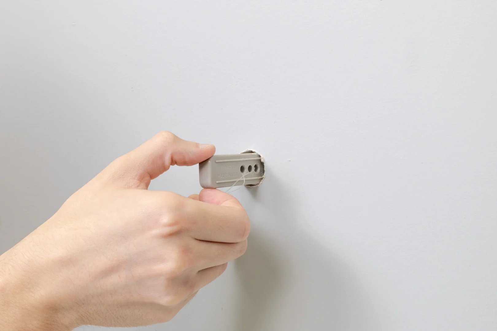 toggle bolt anchor for tv mount